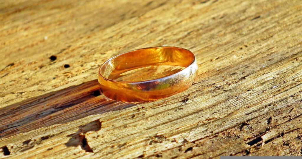 Spiritual Meaning of Losing a Wedding Ring Featured Image